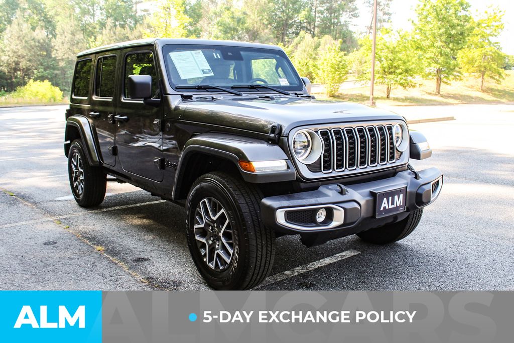 Used 2025 Gray Jeep Sahara image 4