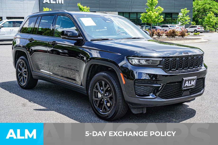 Used 2025 Black Jeep Altitude image 4