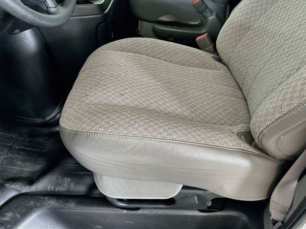 Used 2025 White GMC Work Van image 19