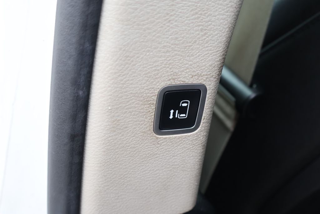 Thumbnail: 2017 Chrysler Pacifica - 31