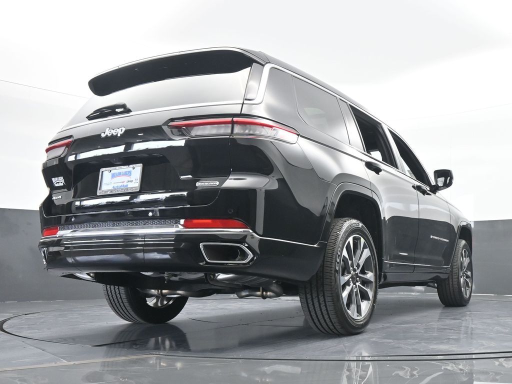 New 2025 Diamond Black Crystal Pearlcoat Jeep Overland image 57
