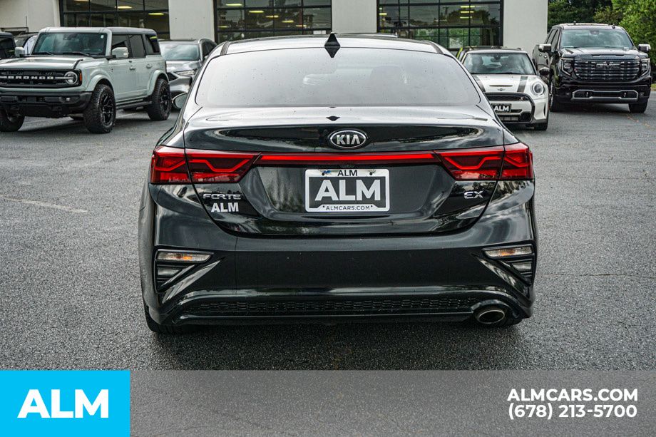 Used 2019 Black Kia EX image 11