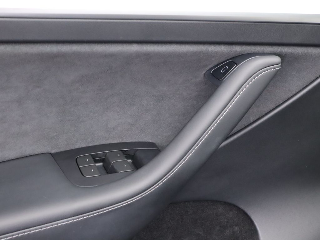 Thumbnail: 2023 Tesla Model Y - 24