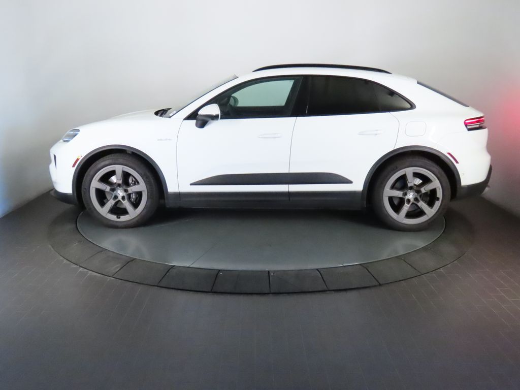 Thumbnail: 2024 Porsche Macan - 2
