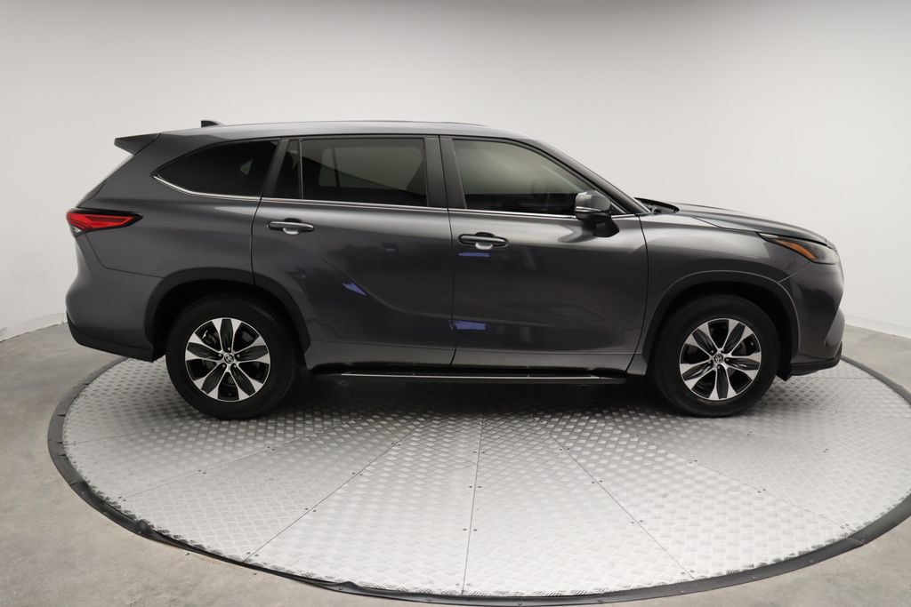 Thumbnail: 2023 Toyota Highlander - 7