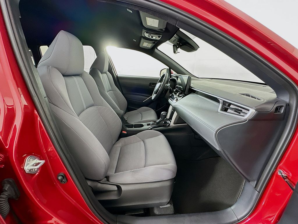 2023 Toyota Corolla Cross SE 27