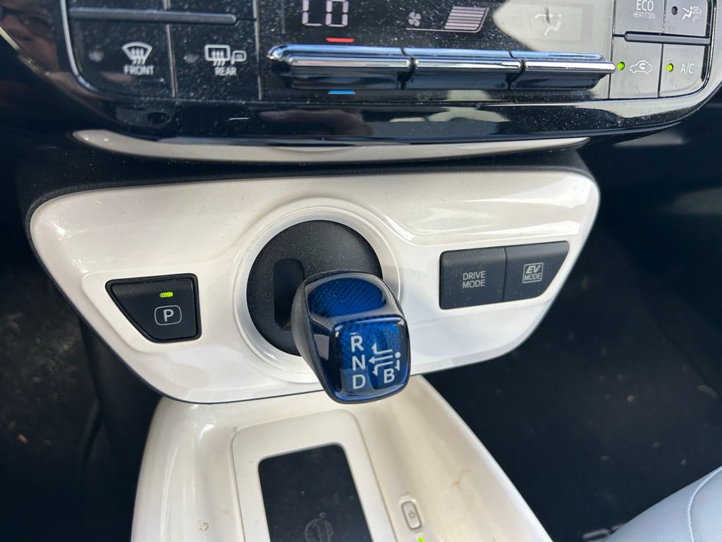 Thumbnail: 2016 Toyota Prius - 26