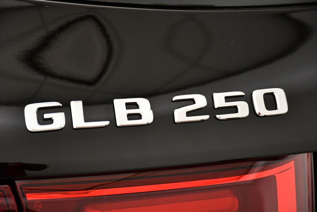 Thumbnail: 2026 Mercedes-Benz GLB - 9