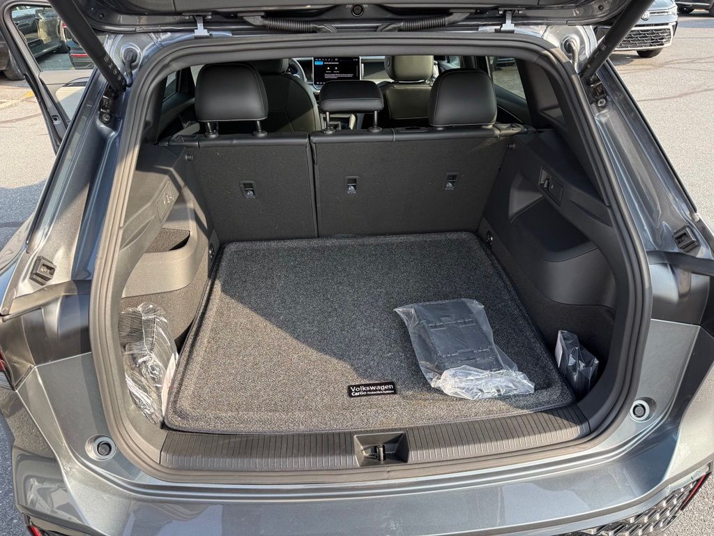 2025 Volkswagen Tiguan 2.0T SE R-Line Black Gray at Sutliff Volkswagen