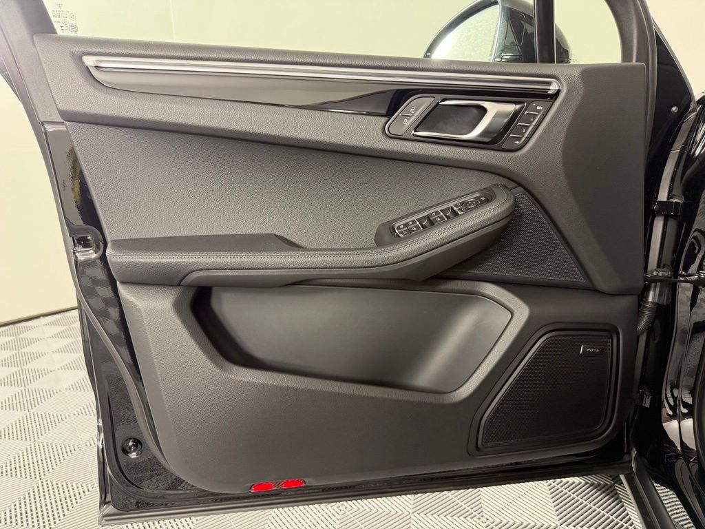 Thumbnail: 2026 Porsche Macan - 16