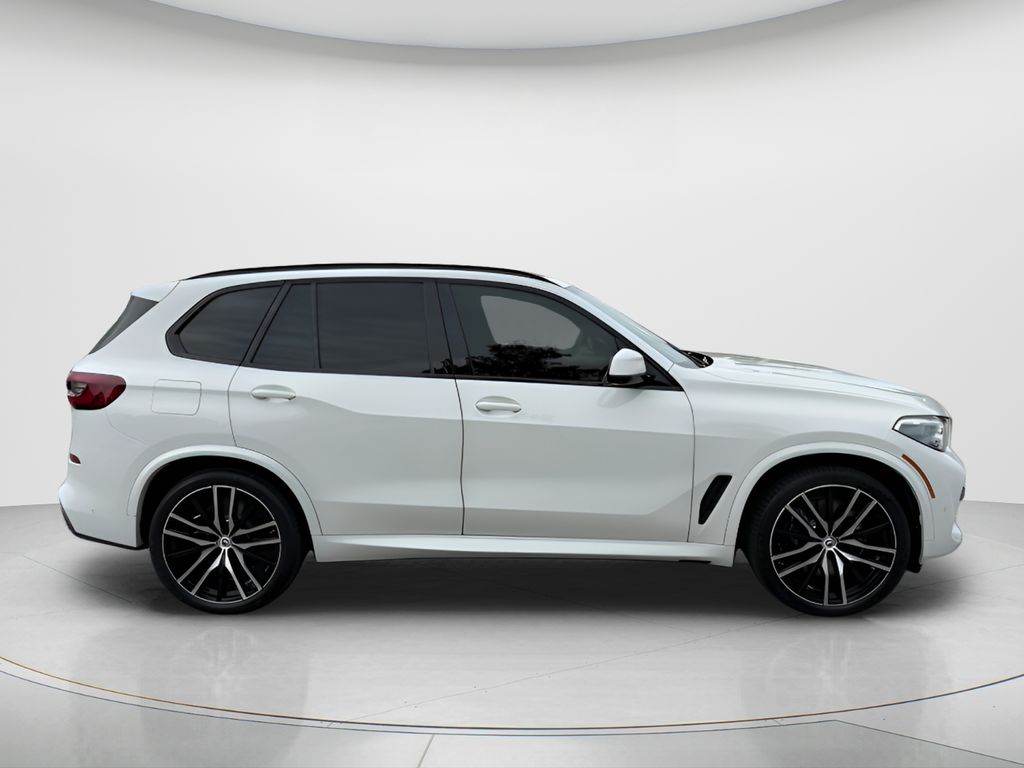 Used 2022 White BMW M50i image 4