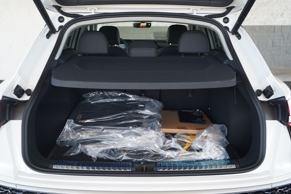 Thumbnail: 2026 Audi Q3 - 11