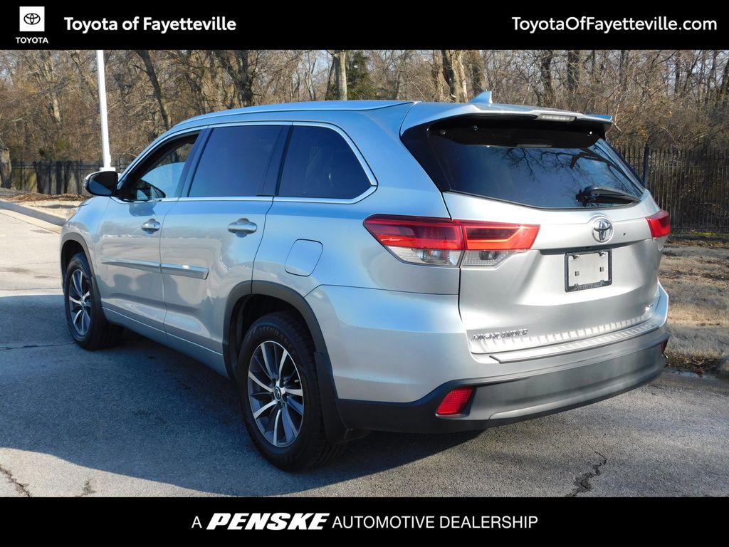 2017 Toyota Highlander XLE 3