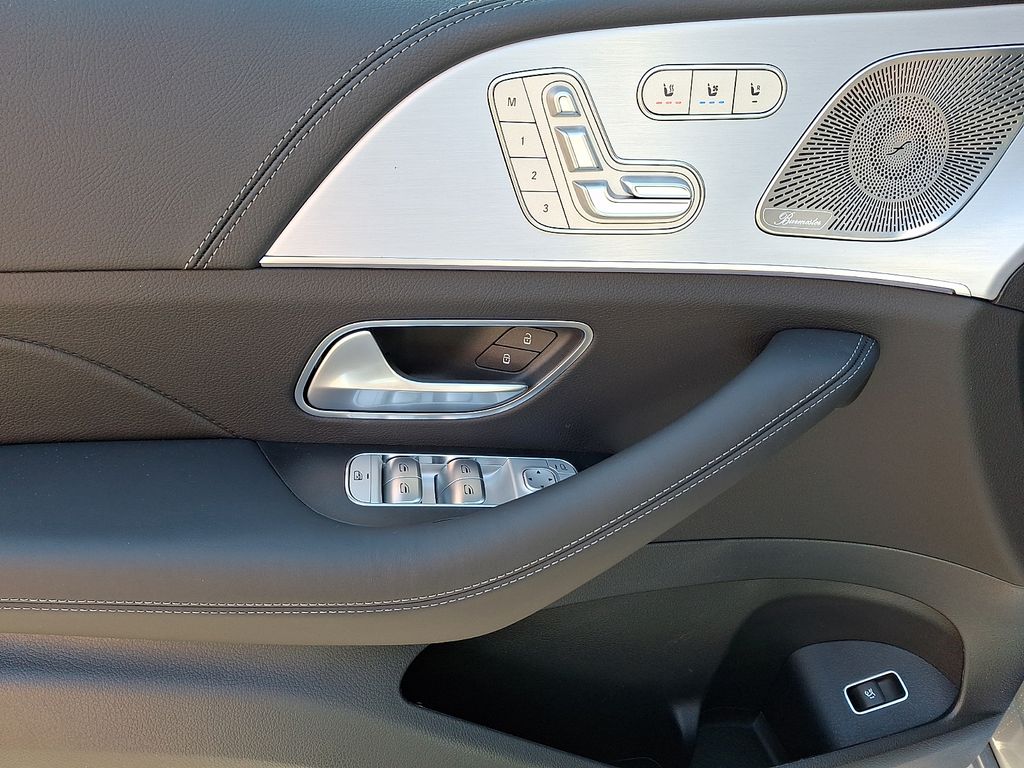 Thumbnail: 2026 Mercedes-Benz GLE - 8