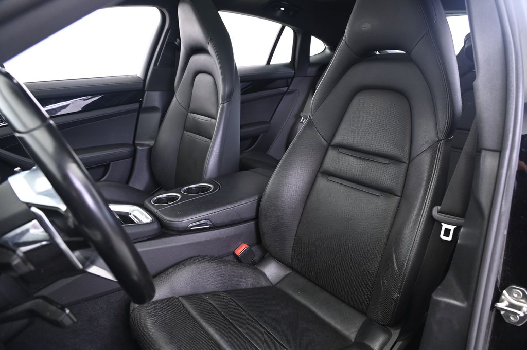 Thumbnail: 2018 Porsche Panamera - 30