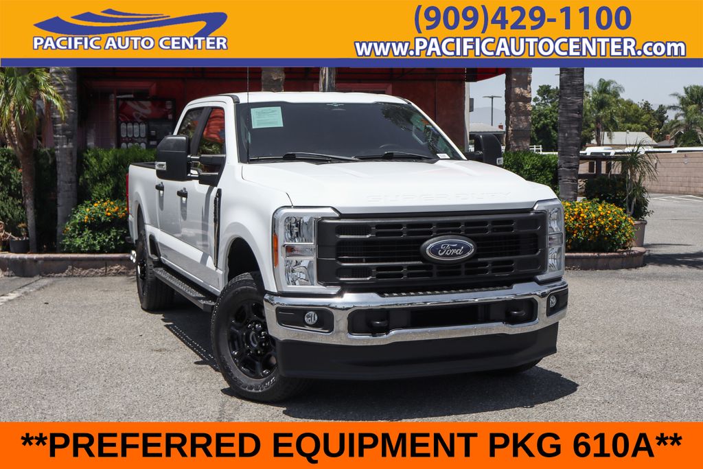 Oxford White 2023 Ford F-350 Super Duty Pickup Truck Four-Wheel Drive Automatic