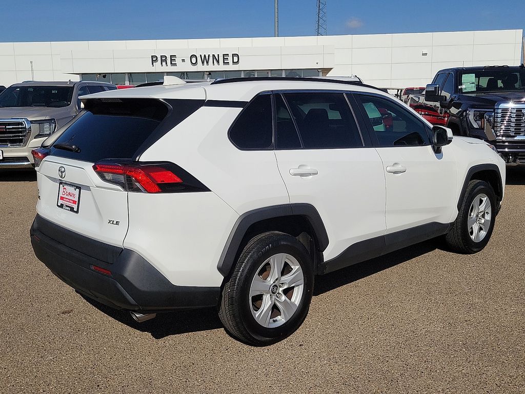 2020 Toyota RAV4 XLE - 9