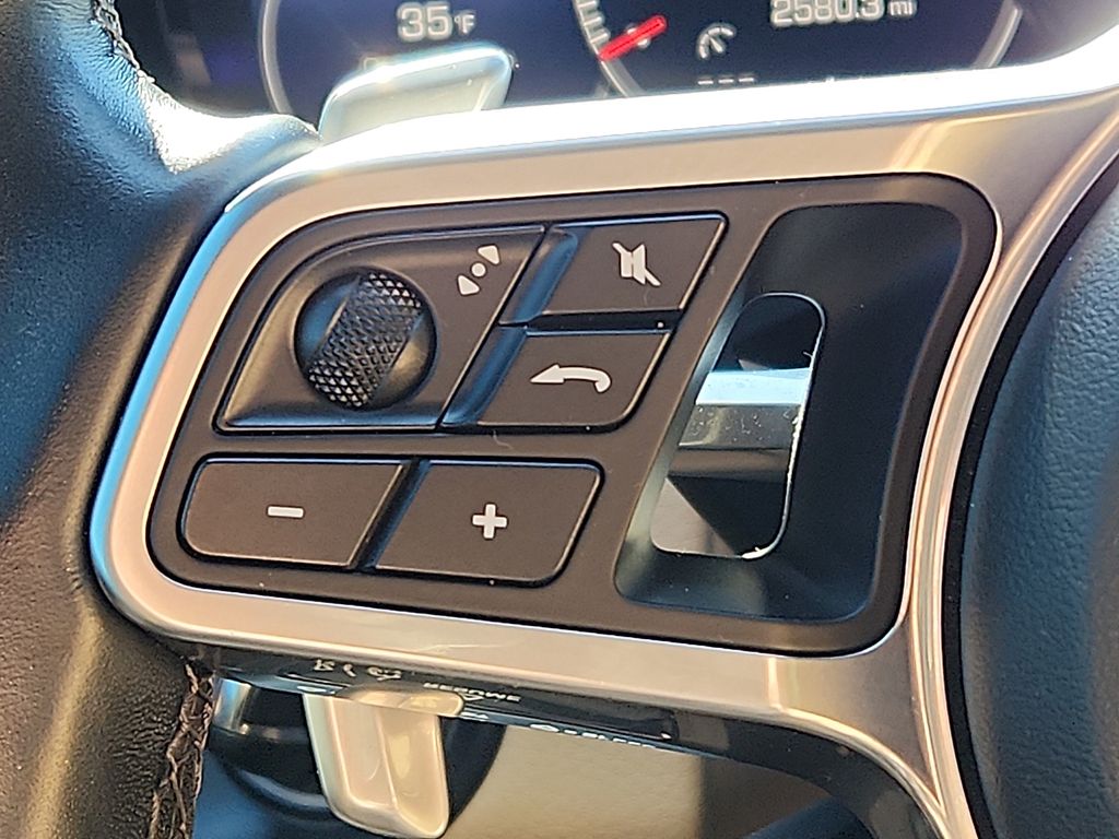 Thumbnail: 2021 Porsche Cayenne - 21