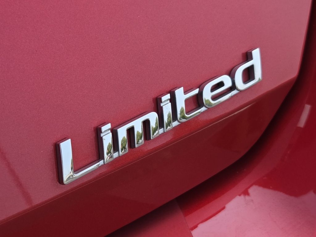 Used 2022 Red Hyundai Limited image 18
