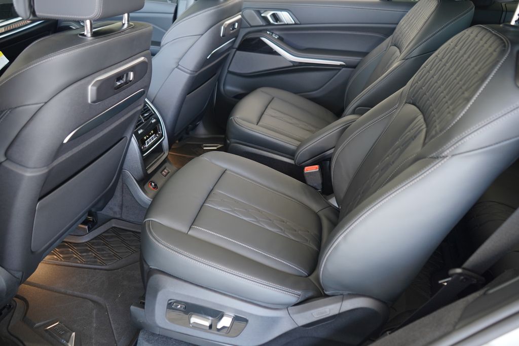 Thumbnail: 2025 BMW X7 - 21