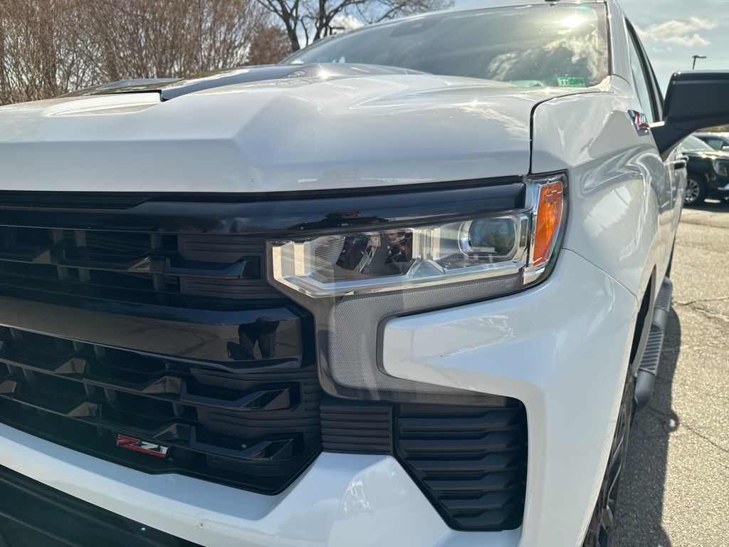 Summit White 2023 Chevrolet Silverado 1500 LT Trail Boss Crew Cab 4WD Pickup Truck Four-Wheel Drive Automatic