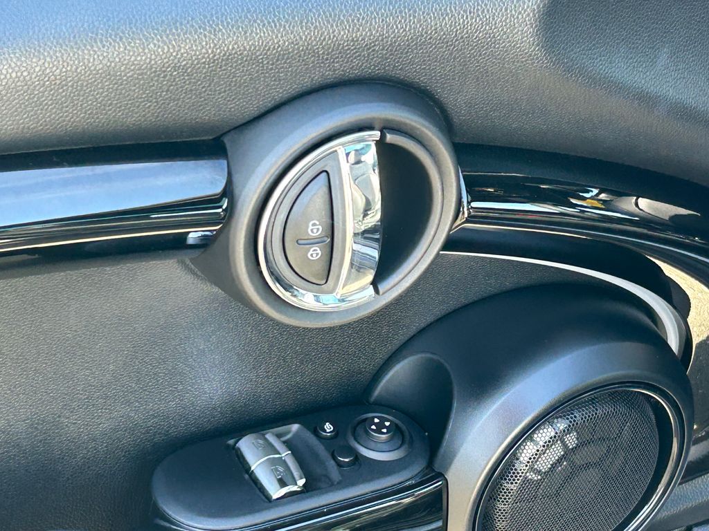 Thumbnail: 2023 MINI Cooper - 12