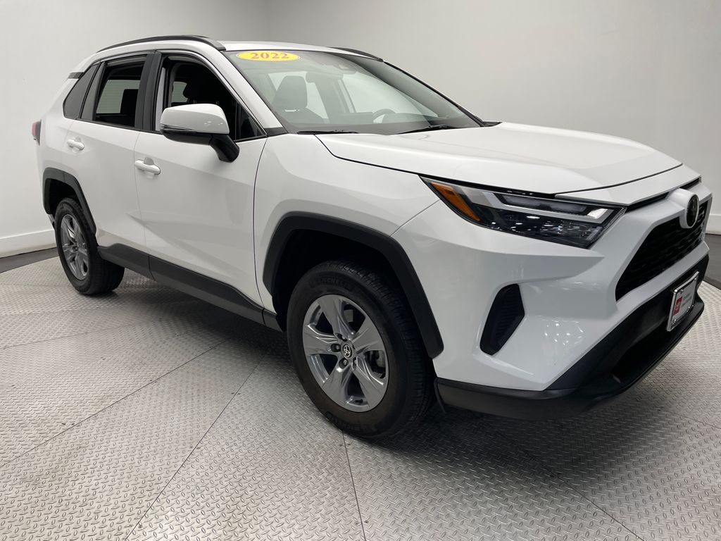 2022 Toyota RAV4 XLE 3