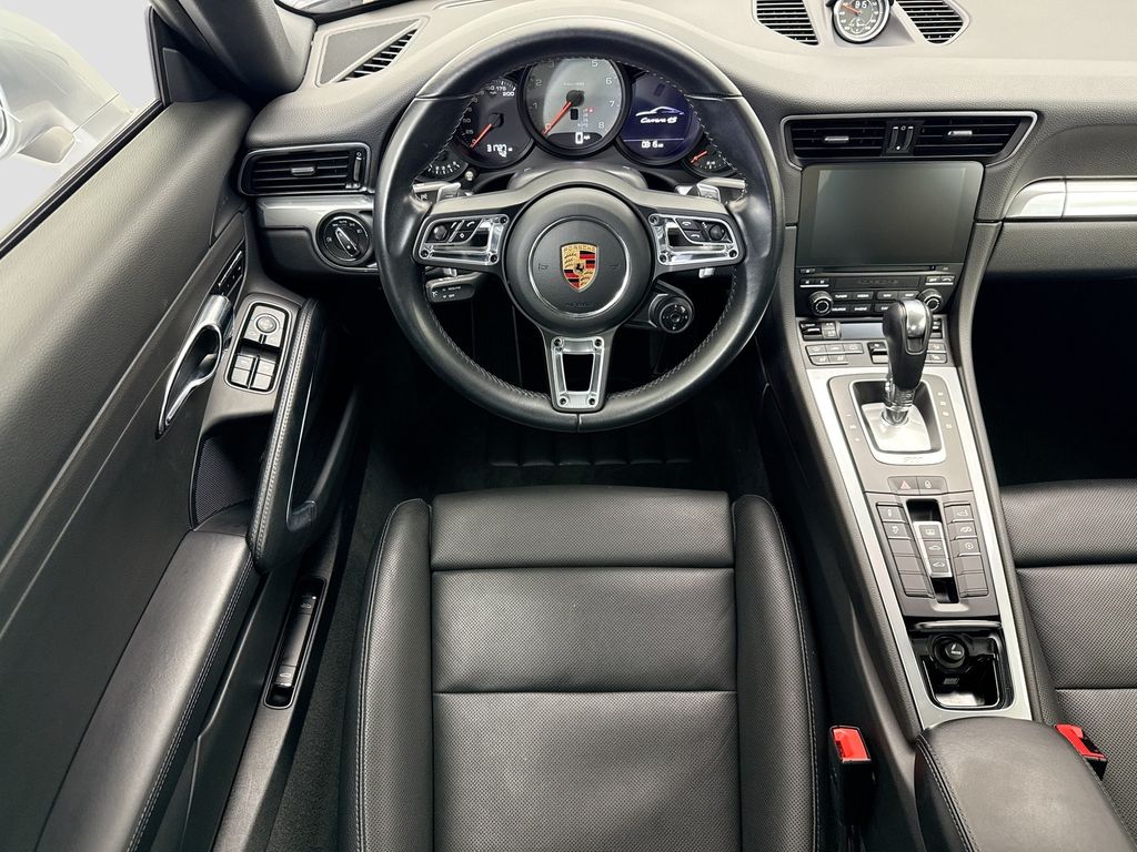 Thumbnail: 2017 Porsche 911 - 10