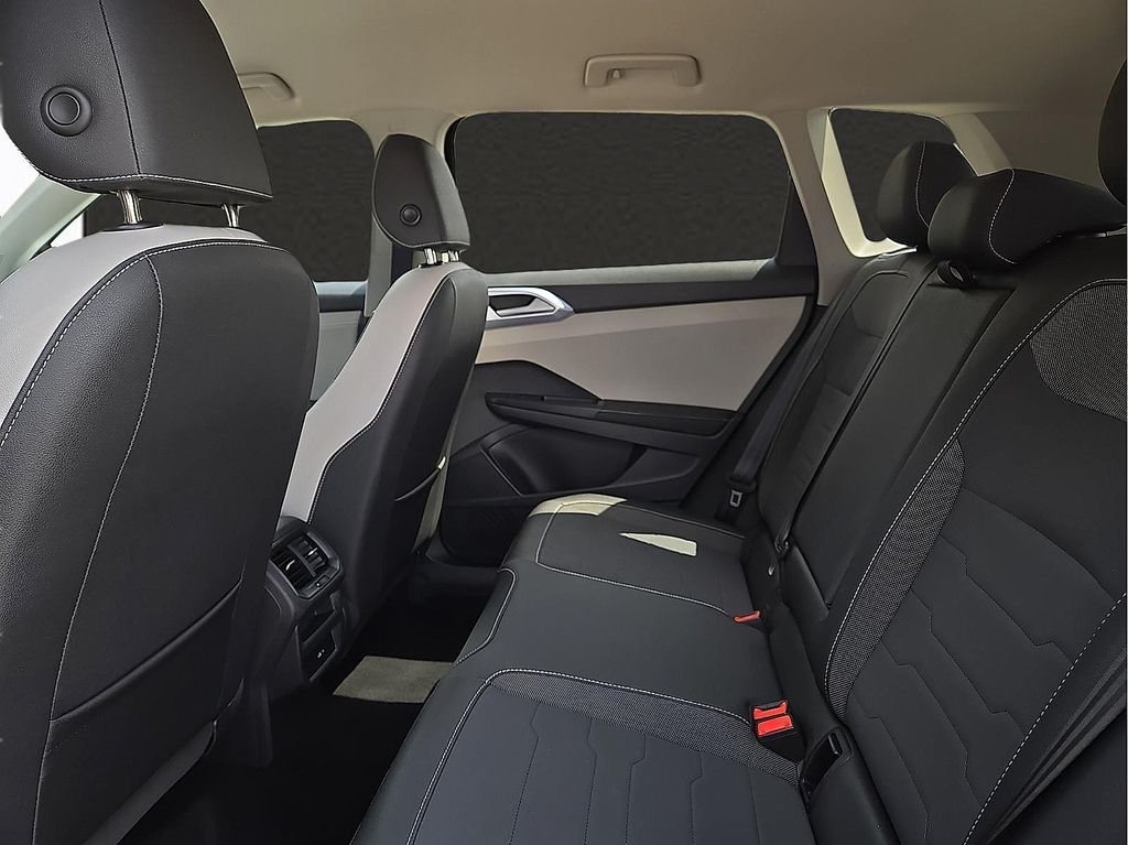 2025 Volkswagen Taos SE - Photo 9