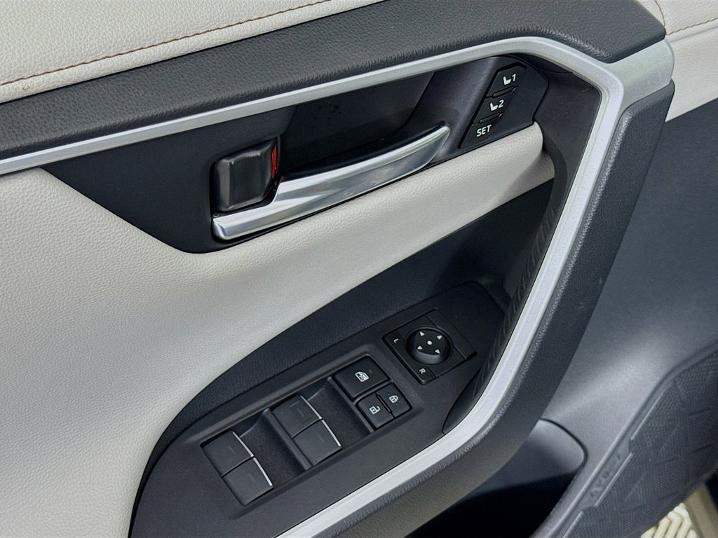 Thumbnail: 2024 Toyota RAV4 - 18