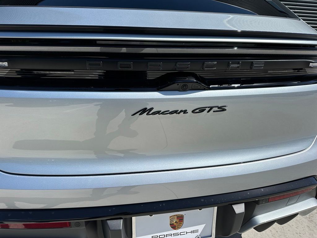 Thumbnail: 2026 Porsche Macan - 14