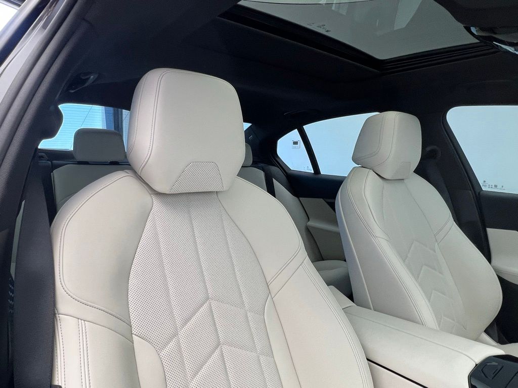 Thumbnail: 2025 BMW 5 Series - 7