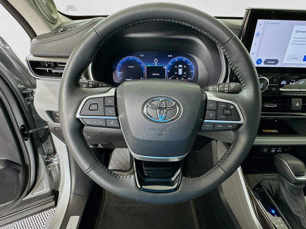 Thumbnail: 2023 Toyota Highlander - 11
