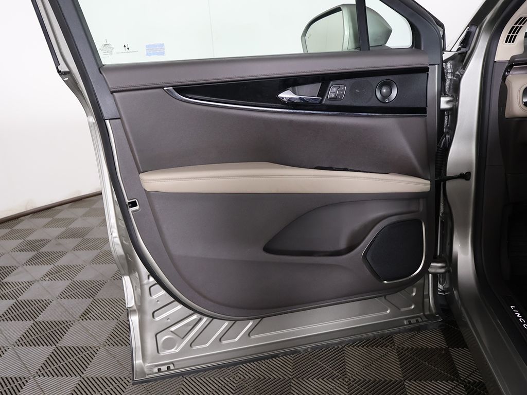 Used 2023 Beige Lincoln Reserve image 24