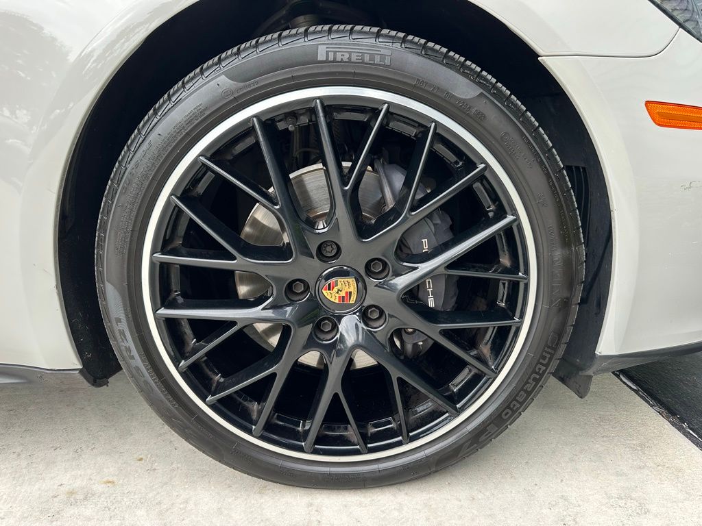Thumbnail: 2023 Porsche Panamera - 15