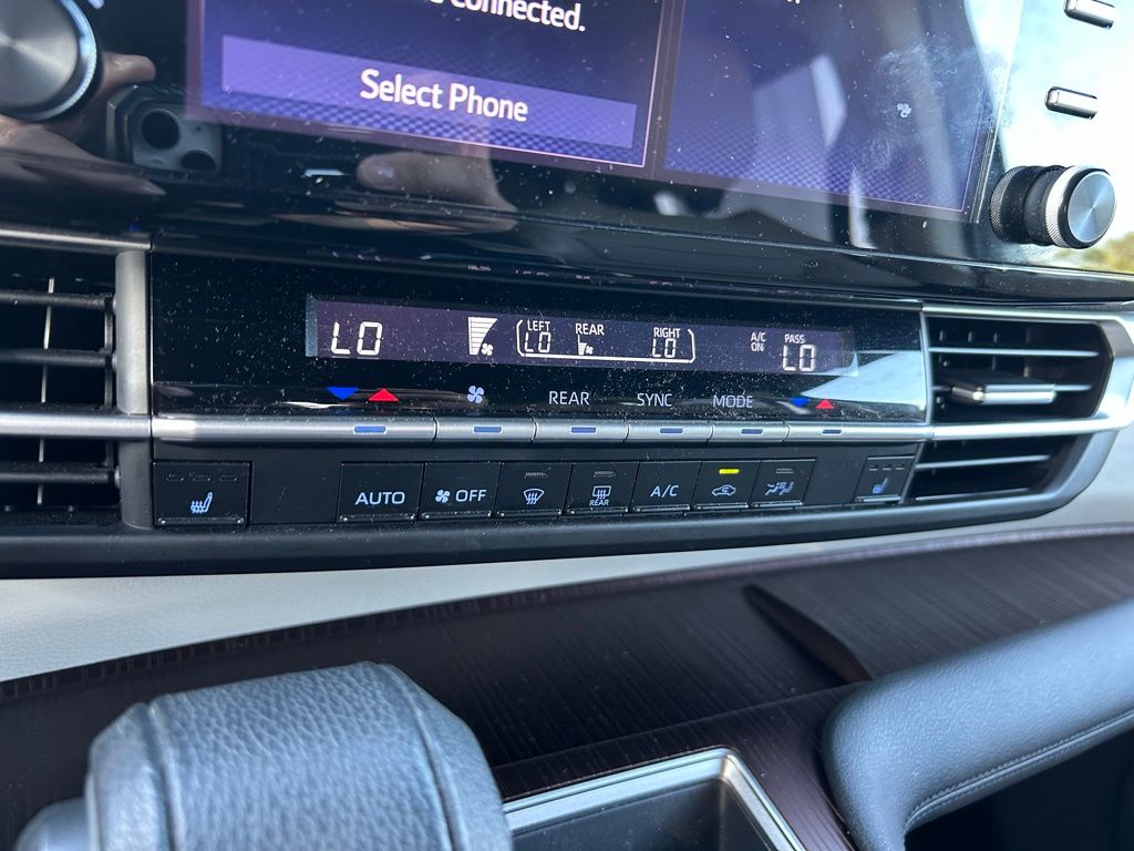 Thumbnail: 2021 Toyota Sienna - 27