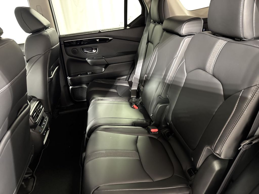 new 2025 Honda Pilot car, priced at $51,550