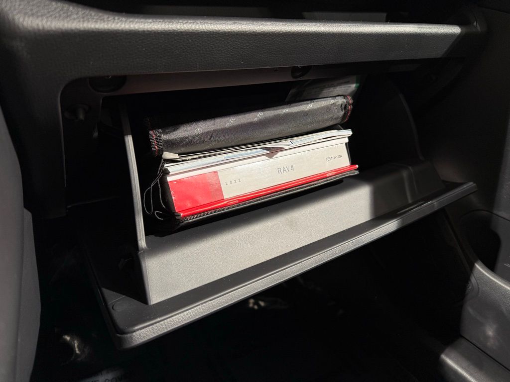 Thumbnail: 2022 Toyota RAV4 - 31