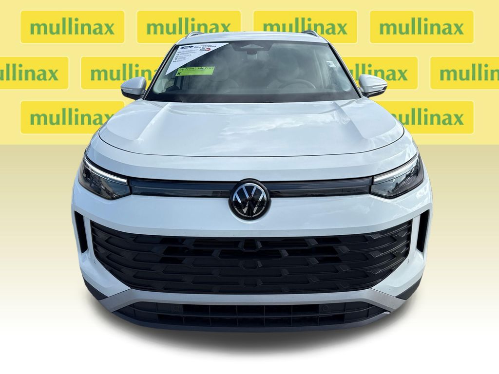 Certified Used 2025  Volkswagen 2.0T SE image 10