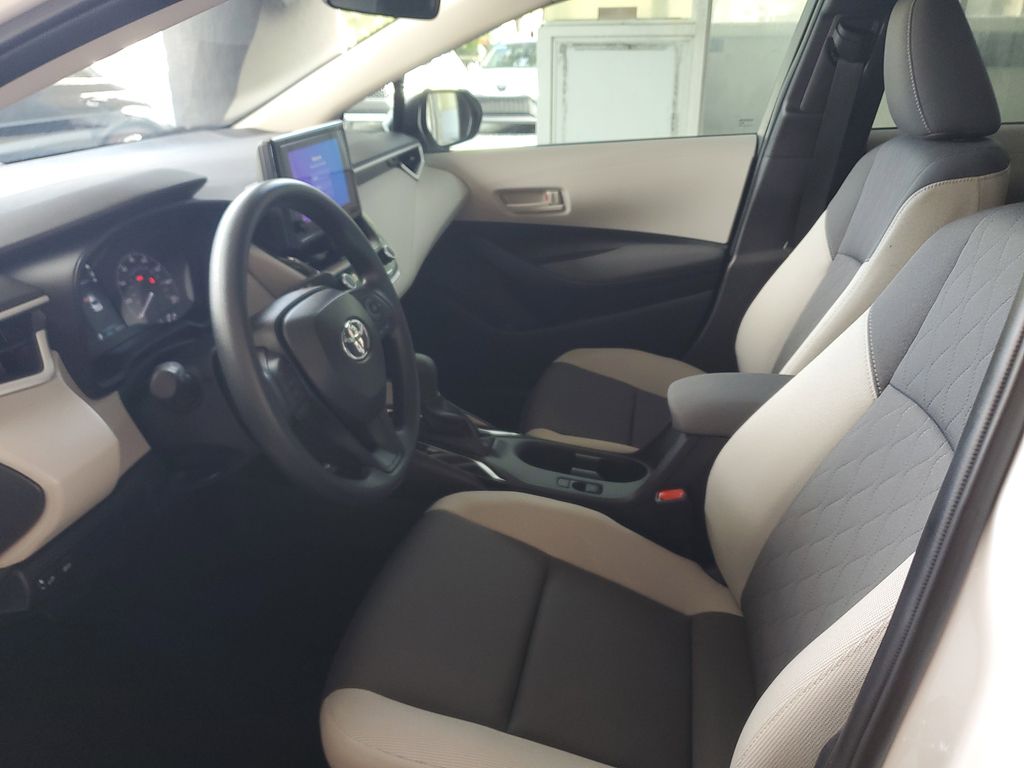 2025 Toyota Corolla LE photo 12