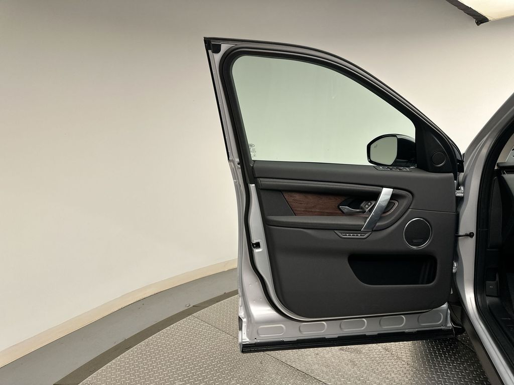 Thumbnail: 2025 Land Rover Discovery Sport - 9