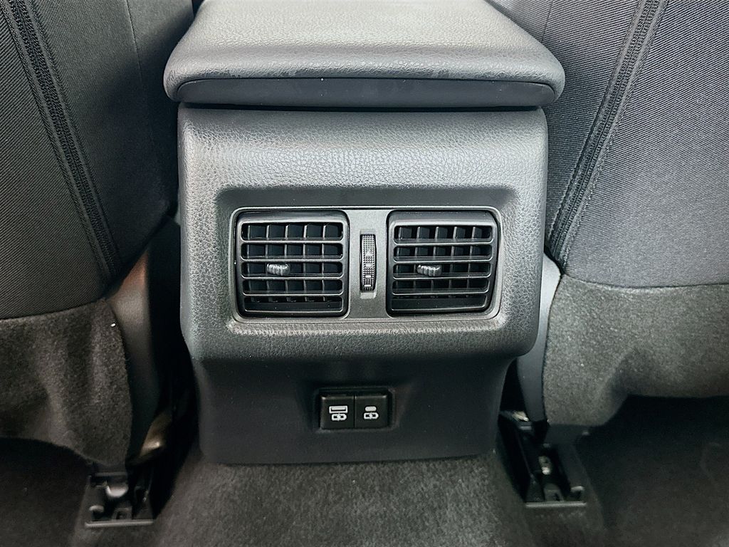 2025 Toyota Camry LE 24