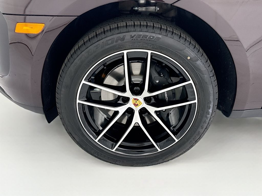 Thumbnail: 2026 Porsche Macan - 30