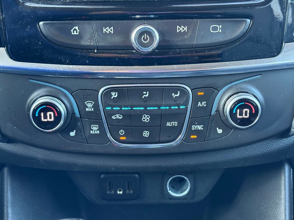2019 Chevrolet Traverse 3LT Silver at North Houston Mitsubishi