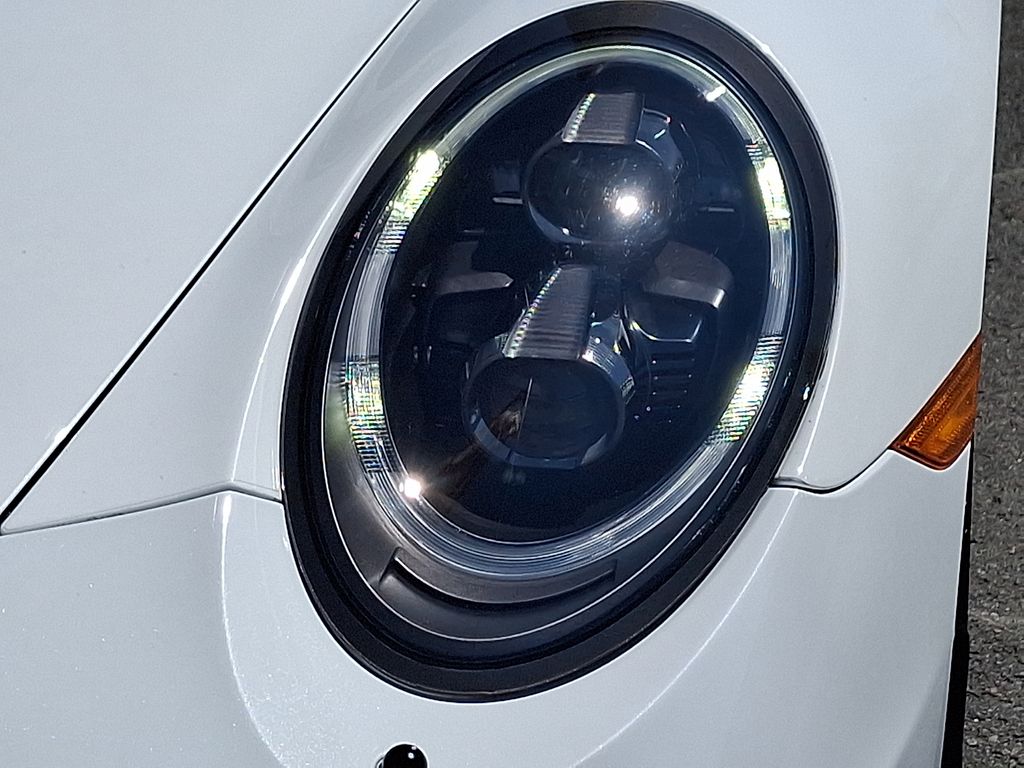 Thumbnail: 2015 Porsche 911 - 9