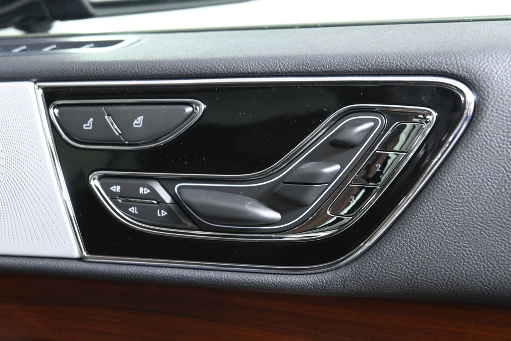 Thumbnail: 2024 Lincoln Navigator - 28