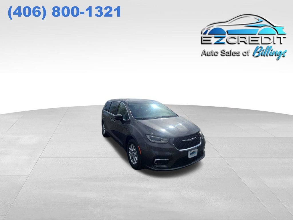 2023 Chrysler Pacifica Touring L's photo