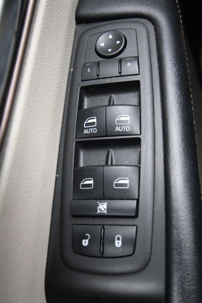 Used 2022 Chrysler Voyager Van