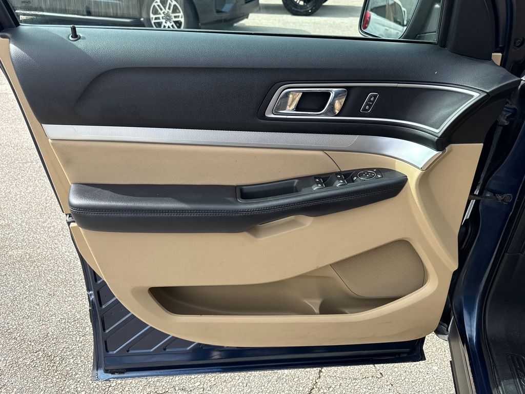 Used 2017 Blue Ford XLT image 12