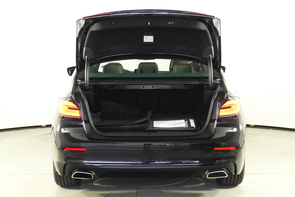 Thumbnail: 2023 BMW 5 Series - 10